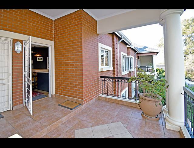 2 BEDROOM APARTMENT FOR SALE IN MELROSE NORTH
